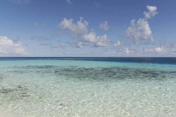 Острів Макунуду Мальдівах — стокове фото