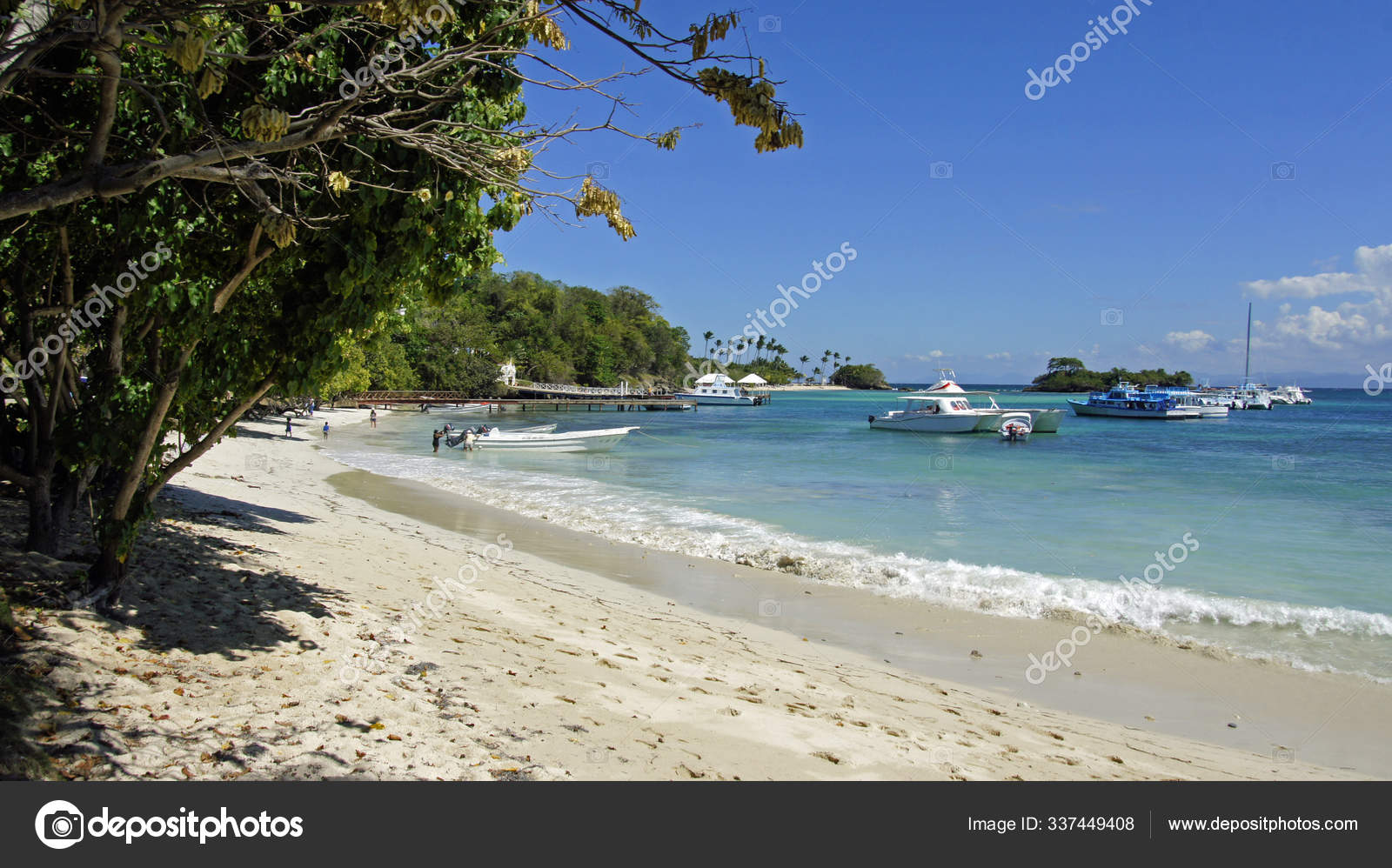 Pemandangan Pantai Laut Yang Indah Stok Foto C Panthermediaseller 337449408
