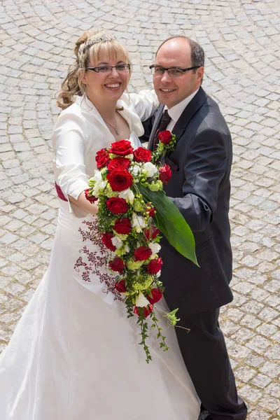 Feliz Joven Pareja Nupcial — Foto de Stock