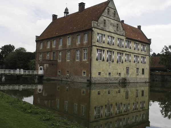 壮大な中世の城建築の景観 — ストック写真