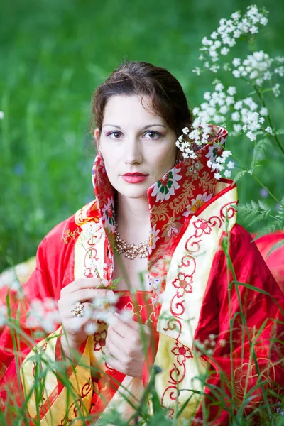 Vacker Ung Kvinna Traditionell Ukrainska Nationaldräkt — Stockfoto