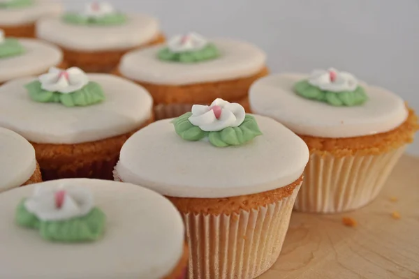 Leckere Cupcakes Auf Hintergrund Nahaufnahme — Stockfoto