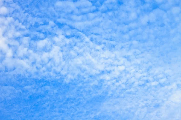 Ciel Bleu Avec Des Nuages Blancs Peut Être Utilisé Comme — Photo