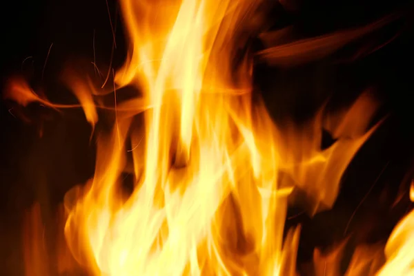 赤い炎とたき火 — ストック写真