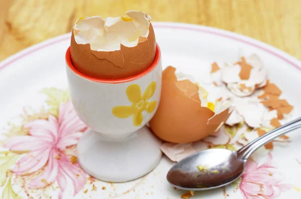 Kahvaltı Tabağında Yumurta Fincanı Kaşıkla Haşlanmış Yumurta Kahvaltısı Yedim — Stok fotoğraf