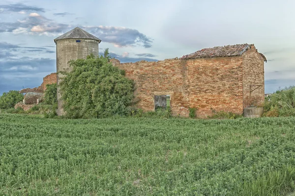 Ruinas Antiguos Granjeros Graneros Campo Italiano Durante Primavera — Foto de Stock