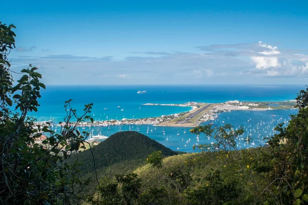Vista Desde Centro Montañoso Isla Famosa Playa Maho Con Aeropuerto — Foto de Stock