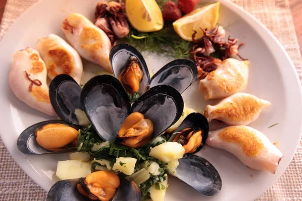 Seafood Plate Restaurant Fishing Village Milocer Sveti Stefan Mediterranean Coast — Stock Photo, Image