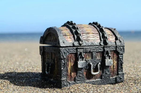 Old Classic Wood Iron Treasure Chest Beach — Stock Photo, Image