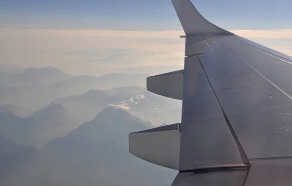 Avião Vôo Mosca Vôo Viagem Férias Asas Avião Nuvem Nuvens — Fotografia de Stock