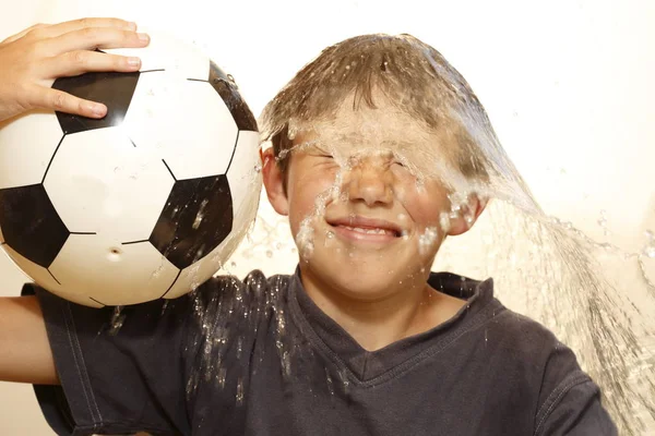 Menino Jogando Futebol Parque — Fotografia de Stock