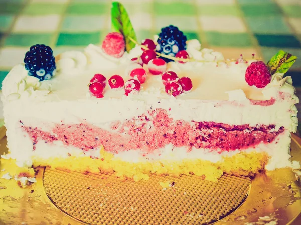 Vintage Kuchen Retro Look Mit Obst Und Eis — Stockfoto