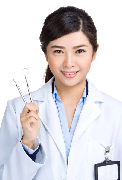 Kvinnliga Läkare Håller Med Dental Verktyg — Stockfoto