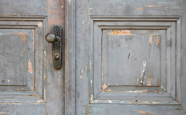 Старі Двері Іржавою Поштовою Скринькою — стокове фото