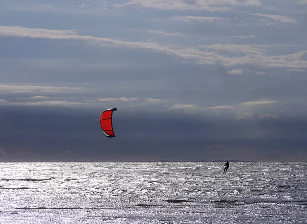 Καλοκαιρινά Θαλάσσια Σπορ Wind Surfing — Φωτογραφία Αρχείου