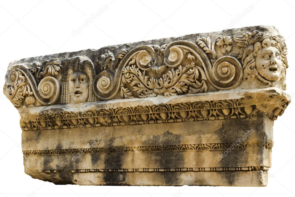 Tumbas históricas en las montañas cerca del pueblo de Myra. Turquía. 2023