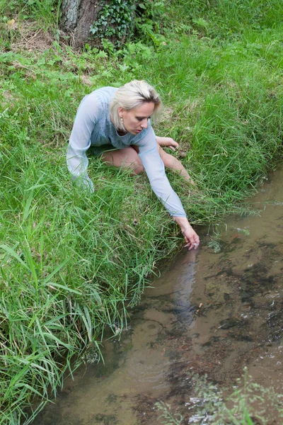 Porträt Einer Frau Park — Stockfoto