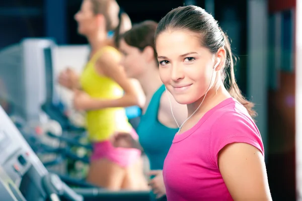 Τρέξιμο Στο Διάδρομο Στο Γυμναστήριο Ομάδα Γυναικών Που Ασκούν Για — Φωτογραφία Αρχείου