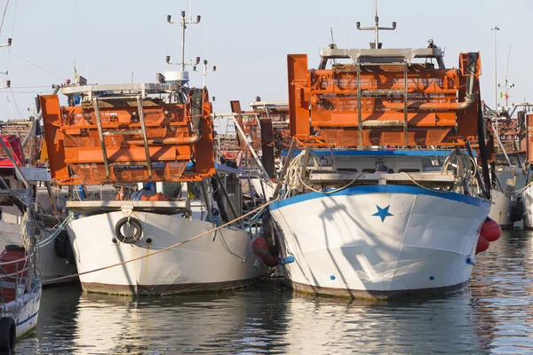 Zeilboten Vissersvaartuigen Vaartuigen Voor Het Vervoer — Stockfoto