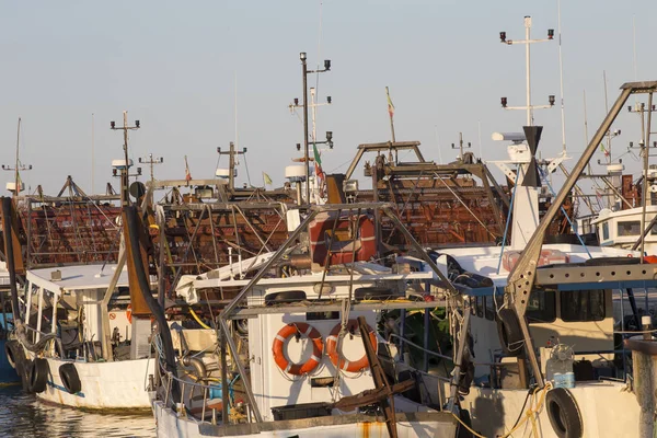 Bateaux Pêche Dans Port Machine Ramasser Les Palourdes — Photo