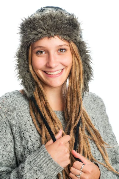 Mädchen Mit Dreadlocks Und Pelzmütze — Stockfoto