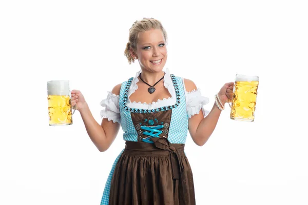 Krásná Mladá Žena Dirndl Drží Pivní Hrnek Usmívá Zatímco Stojí — Stock fotografie