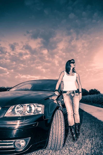 Young Woman Leaning Evening Vehicle — Stock Photo, Image