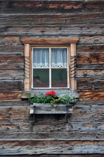 Janela Uma Casa Nos Alpes — Fotografia de Stock