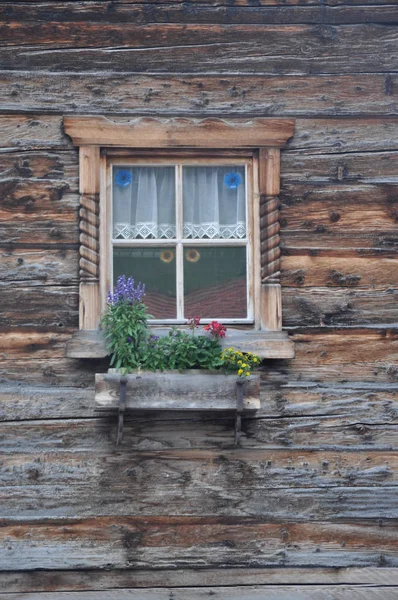 Janela Uma Casa Nos Alpes — Fotografia de Stock