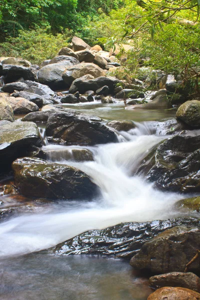 Bela Cachoeira Fundo Natureza — Fotografia de Stock