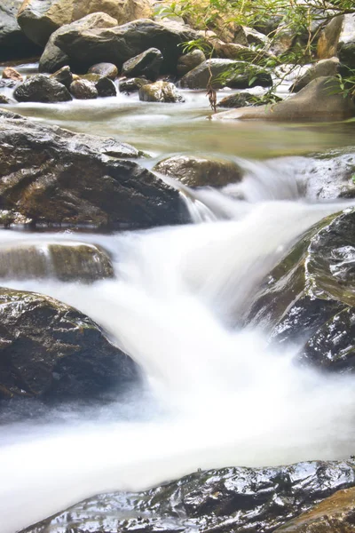 Bela Cachoeira Fundo Natureza — Fotografia de Stock