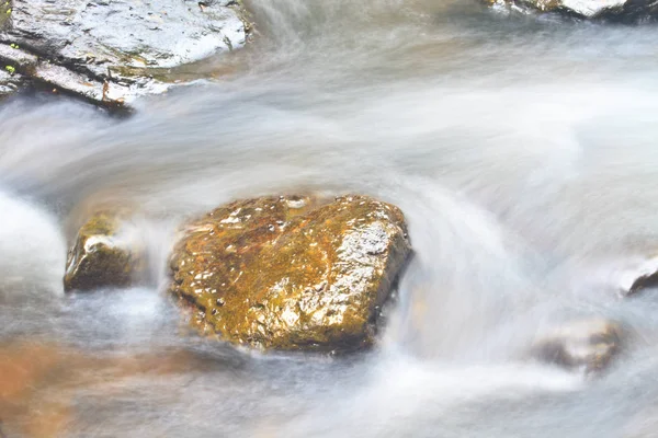 Bela Cachoeira Fundo Natureza — Fotografia de Stock