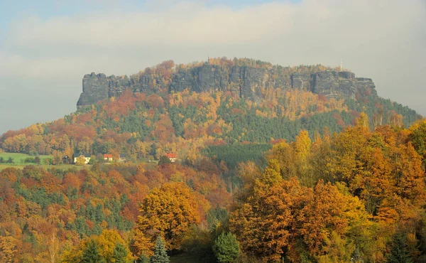 Lilienstein Una Montaña Muy Distintiva Suiza Sajona Sajonia Sureste Alemania —  Fotos de Stock
