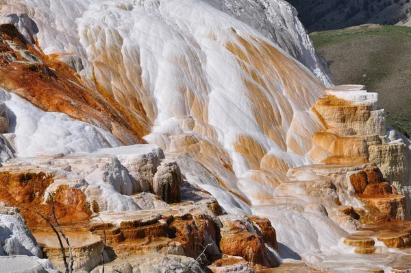 Yellowstone Ulusal Parkı Nda Sinterterrassen — Stok fotoğraf