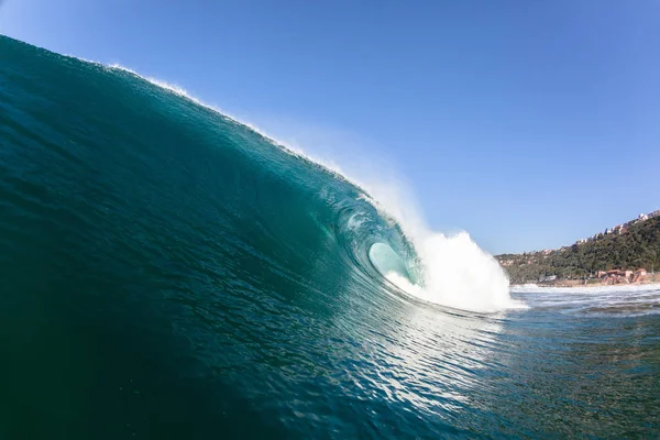 Ozean Meereswelle Vertikal Kracht Hohle Schläuche Wasserkraft Auf Flachen Strandriffen — Stockfoto