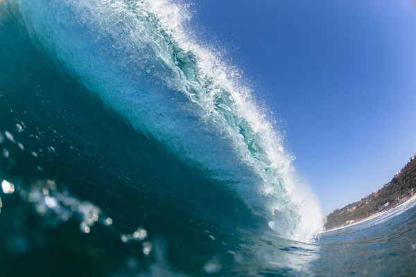 Ocean Sea Wave Verticaal Crashen Holle Buis Water Macht Ondiepe — Stockfoto