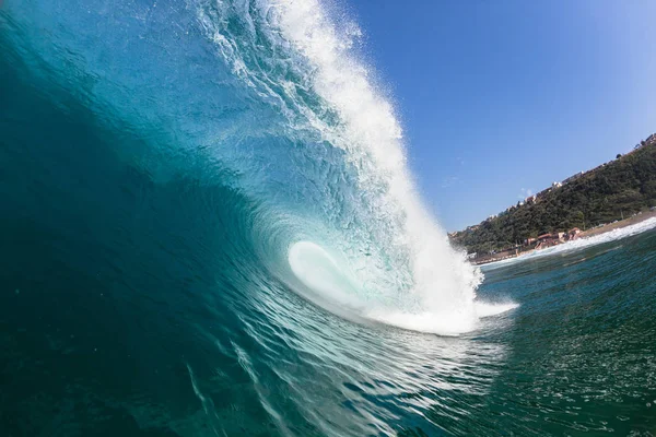 Ocean Sea Wave Verticaal Crashen Holle Buis Water Macht Ondiepe — Stockfoto