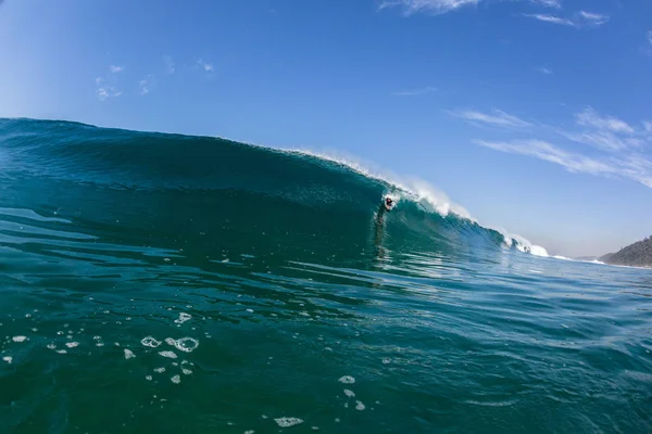 Oceano Mar Onda Vertical Bater Tubulação Oca Energia Água Recifes — Fotografia de Stock
