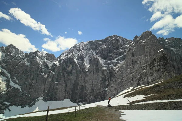 Άνθρωπος Μπροστά Από Grubenkarwand — Φωτογραφία Αρχείου