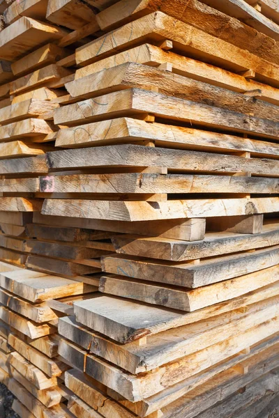 Holzbrettstapel Auf Dem Bauhof — Stockfoto