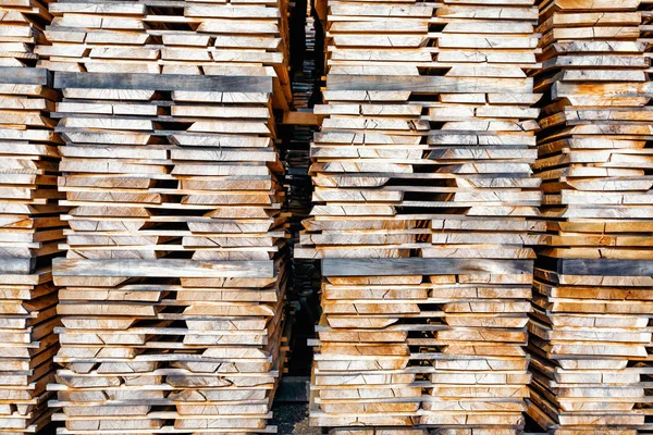 ウッドヤードの木板のスタック — ストック写真