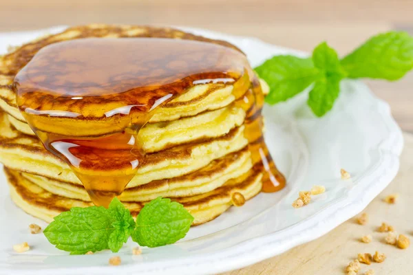 Pancake Dengan Sirup Maple — Stok Foto