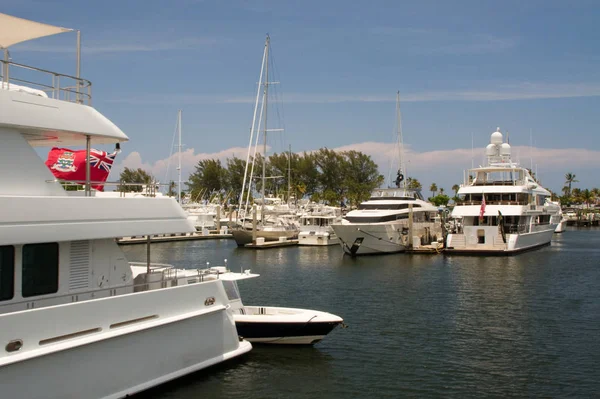 Yachthafen Yachten Schiffe Seebrücke Kai Dock Park Viele Große Schiff — Stockfoto