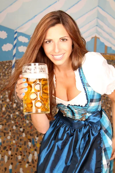 Mujer Con Dirndl Taza Cerveza —  Fotos de Stock
