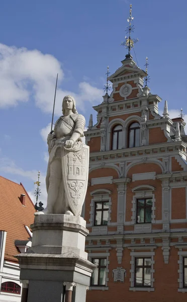 Casa Las Cabezas Negras Estatua Riga Situada Casco Antiguo Riga — Foto de Stock