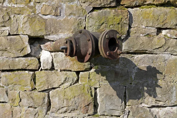 Conexiones Tuberías Una Pared Piedra —  Fotos de Stock