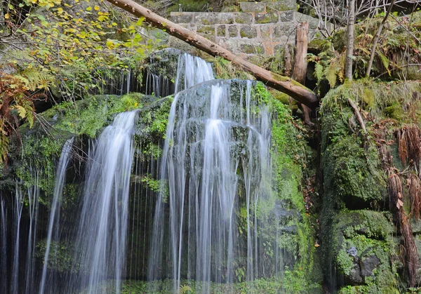 Malerischer Blick Auf Majestätische Landschaft Mit Wasserfall — Stockfoto