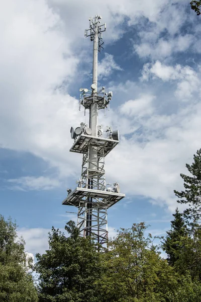 Telecommunicatietoren Met Antenne Aan Bovenkant Van Lucht — Stockfoto