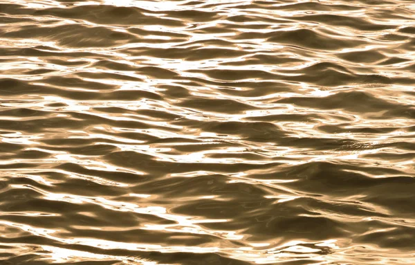 Una Puesta Sol Brillante Superficie Del Agua — Foto de Stock