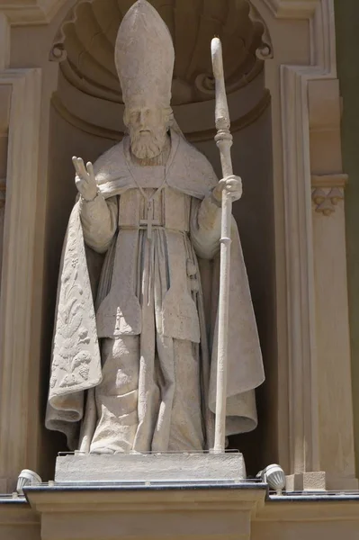 Una Estatua Fachada Una Iglesia Niza Francia —  Fotos de Stock